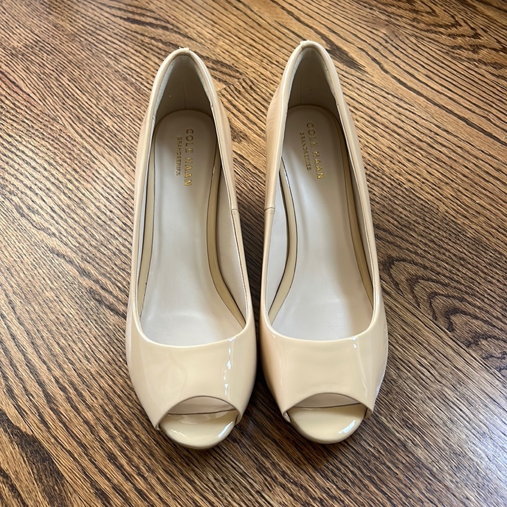Cole Haan Sadie Open Toe Wedge size 8 Nude Patent